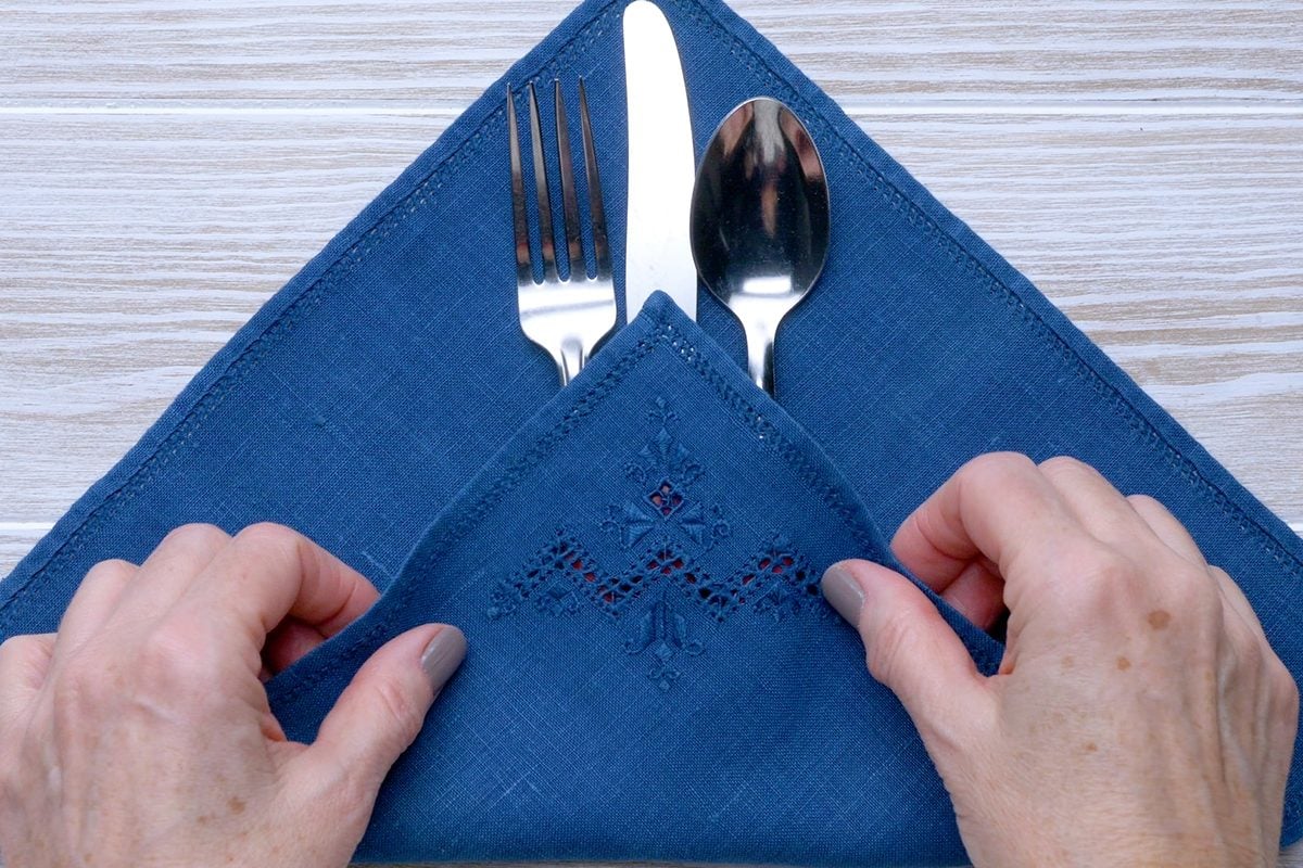 Dinner Napkins or Hand Towels Easy DIY Craft Ideas